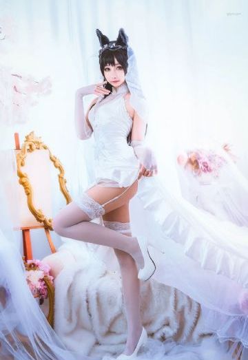 欧美酒红色裤子街拍_4KHD在线观看